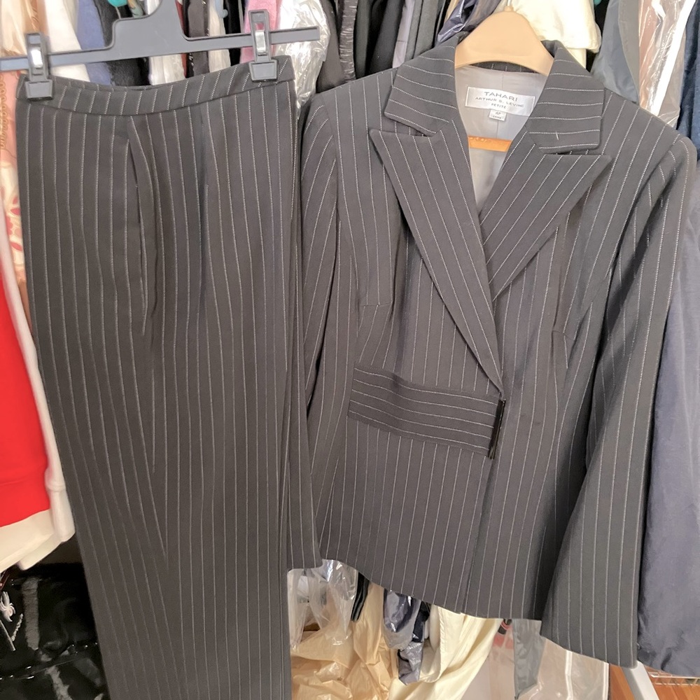🆕TAHARI Arthur S Levine Petite pinstripe pant suit 4P